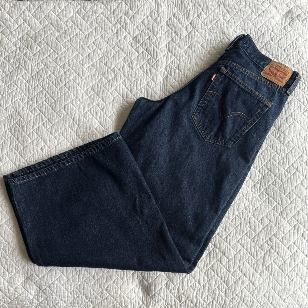 EUC Levi’s Ladies W31 X 31 Dark Blue wide leg Jeans